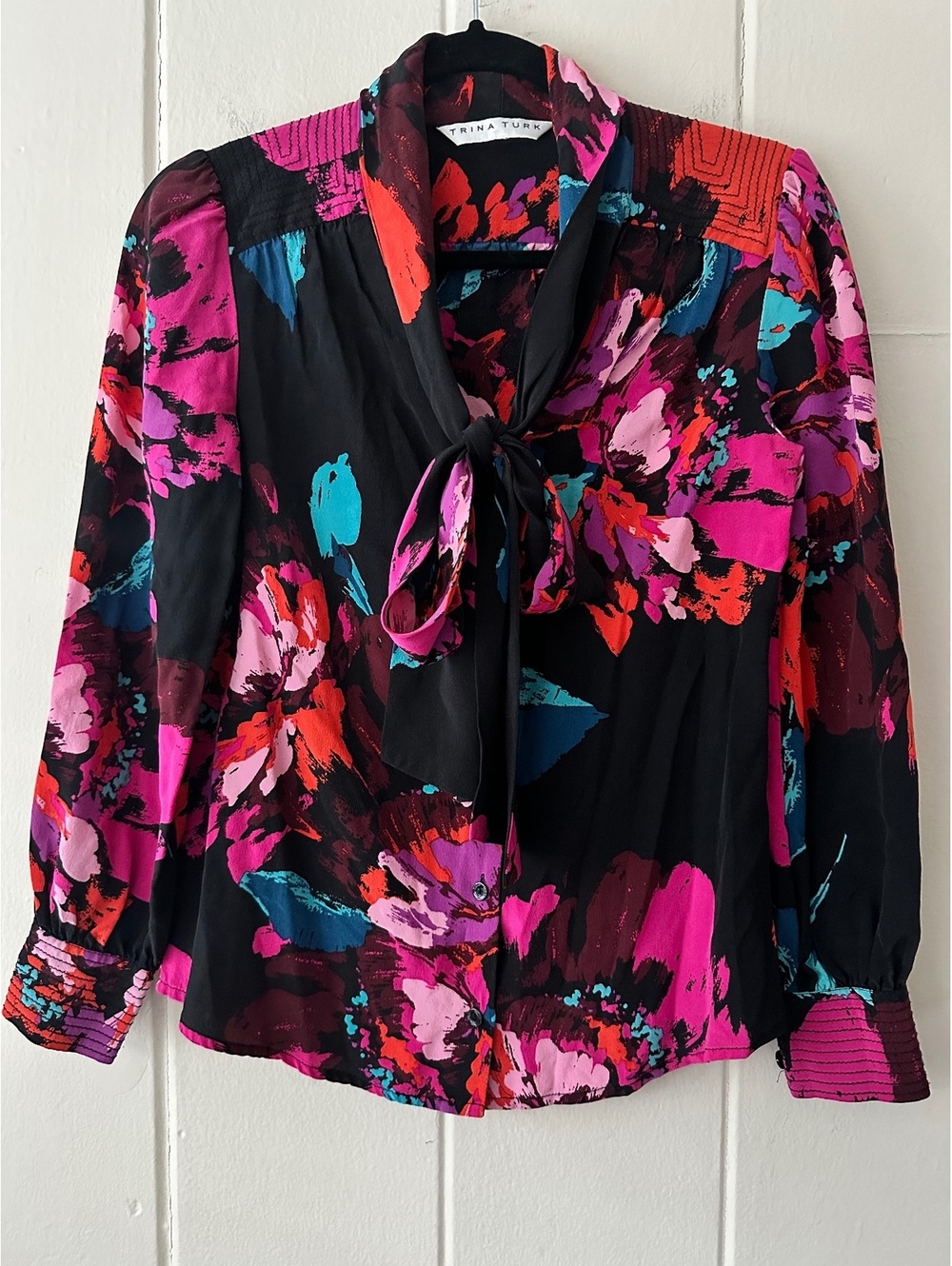 Trina Turk Deming Silk Tie Neck Blouse XS Black Pink Floral Long Sleeve Top VGUC